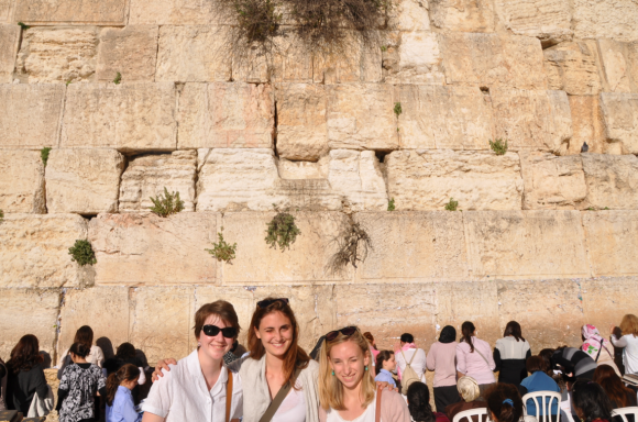 Alice, Shannon and Sophie in front of the Western Wall